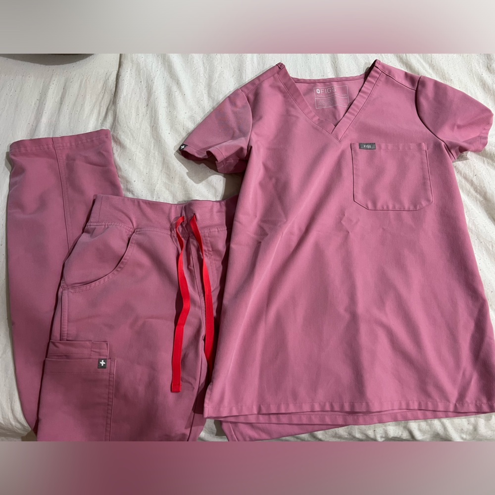 Figs pink scrub set xxs
